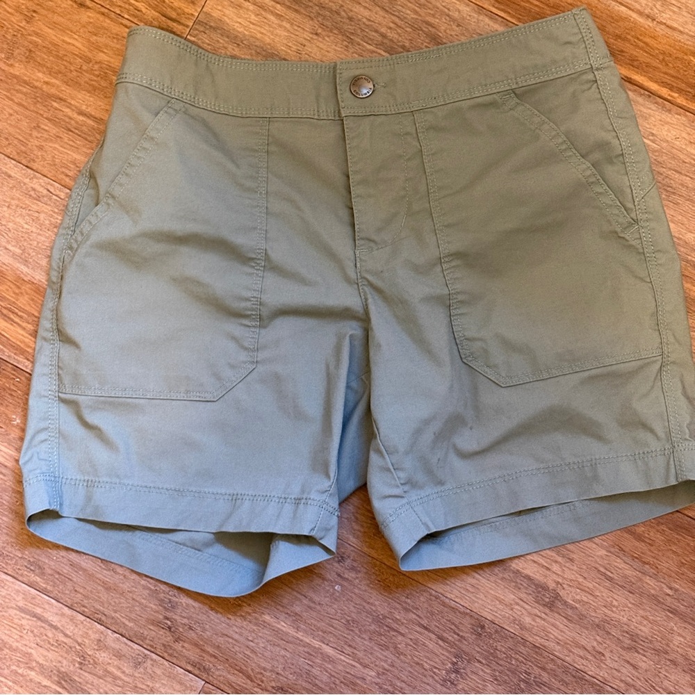 Columbia Green Outdoor Utility Shorts Size 2